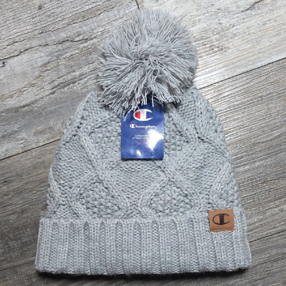 Champion | Patch Logo Knit Pom-pom Beanie OSFM *NWT